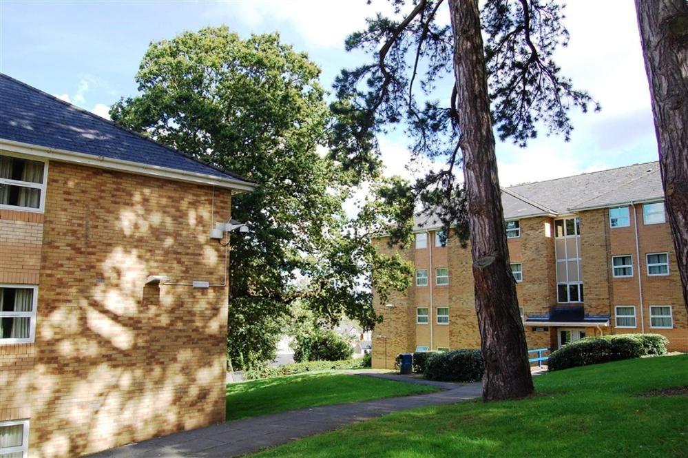 Plas Gwyn Halls, Cardiff Met University Екстериор снимка